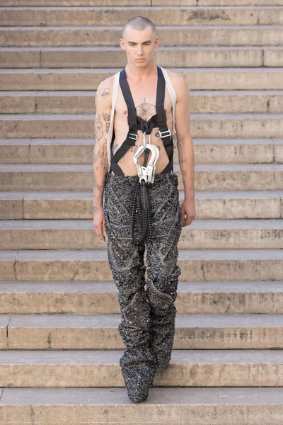 Look 3